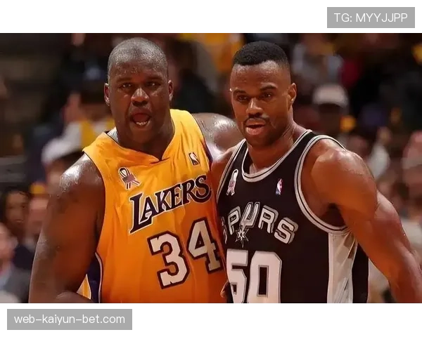 大卫·罗宾逊内线统治力拉开空间，改变90年代中锋战术格局